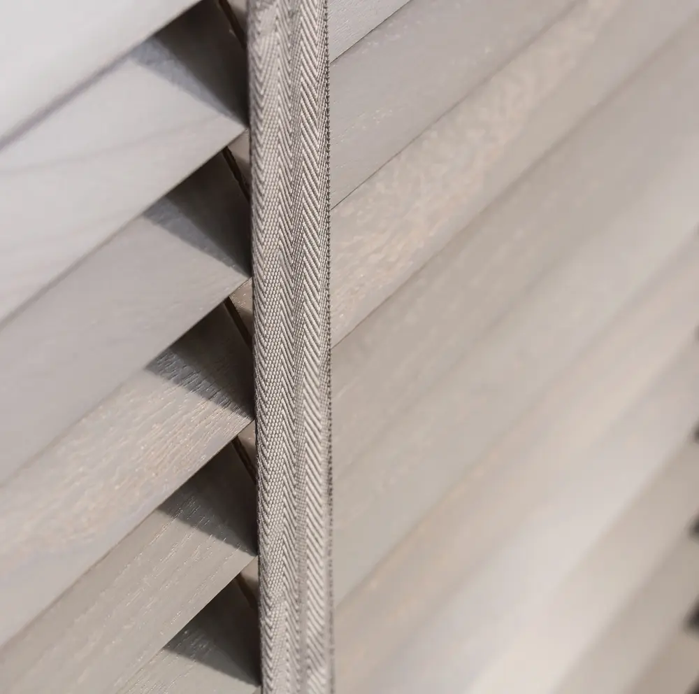Sunwood wooden Venetian blind - Acacia with Dove tapes