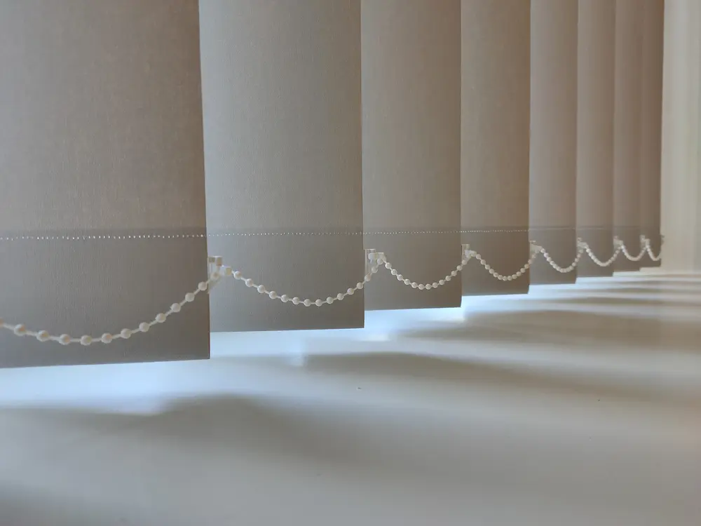 Vertical louver bottom